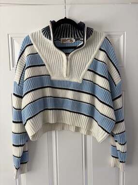 Nectar Clothing Striped Quarter-Zip Cropped Knit Sweater in Blue and White